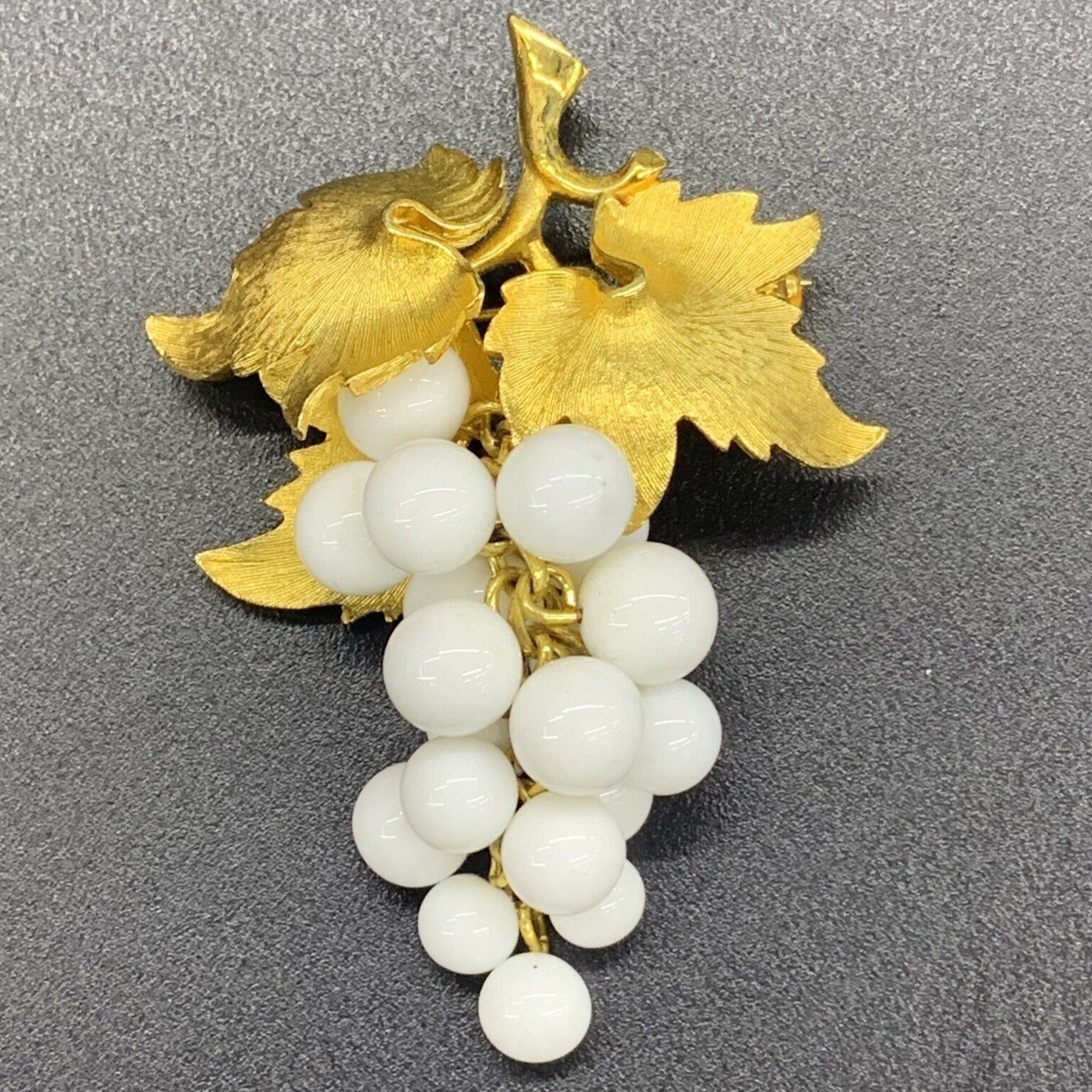 Vintage Brooch Grapes Dangling Drop Gold Tone White Beaded Estate 2” Grape