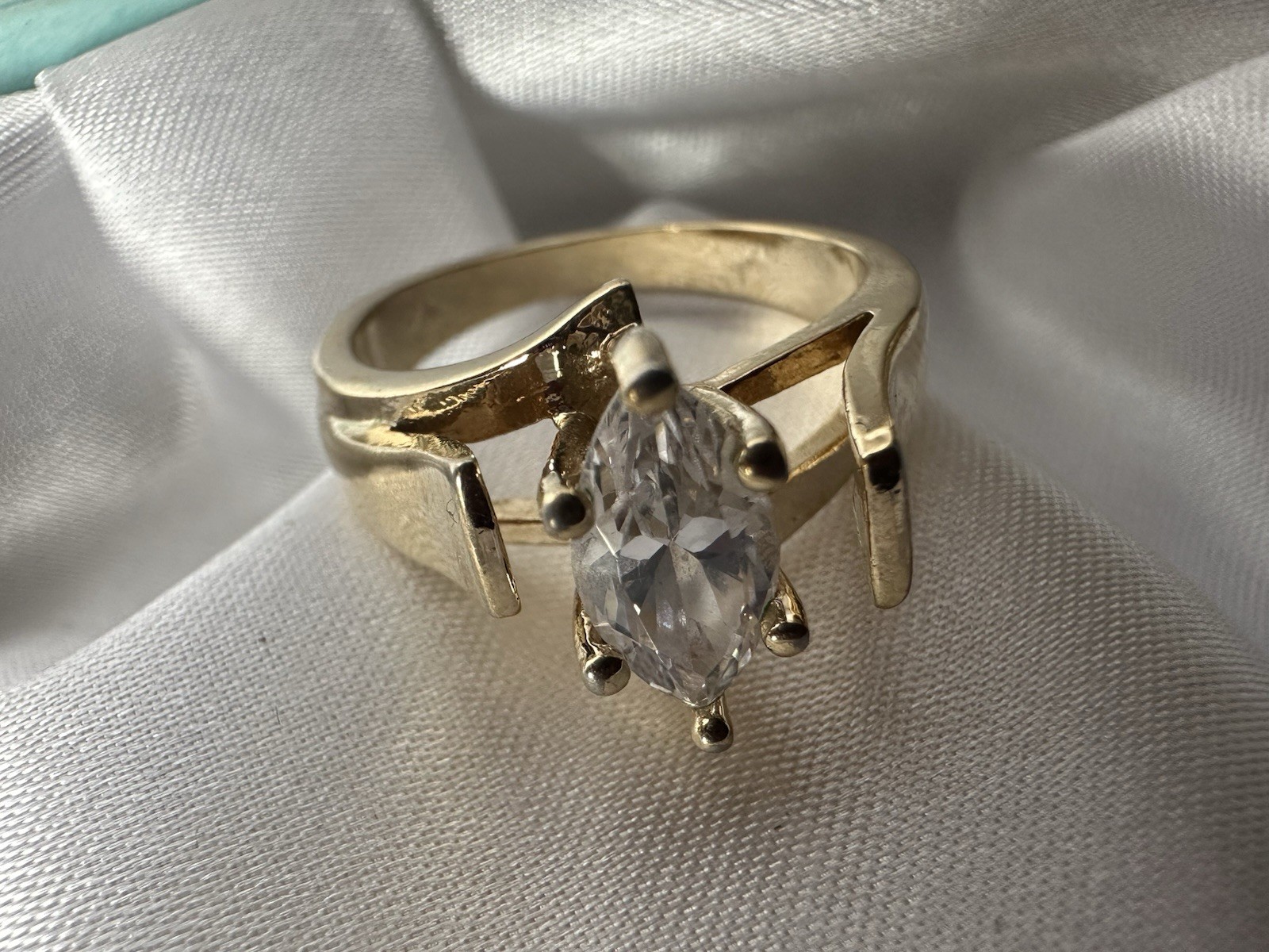 Estate Vintage Gold Tone Dainty Ring Lot Different Stones Some Signed