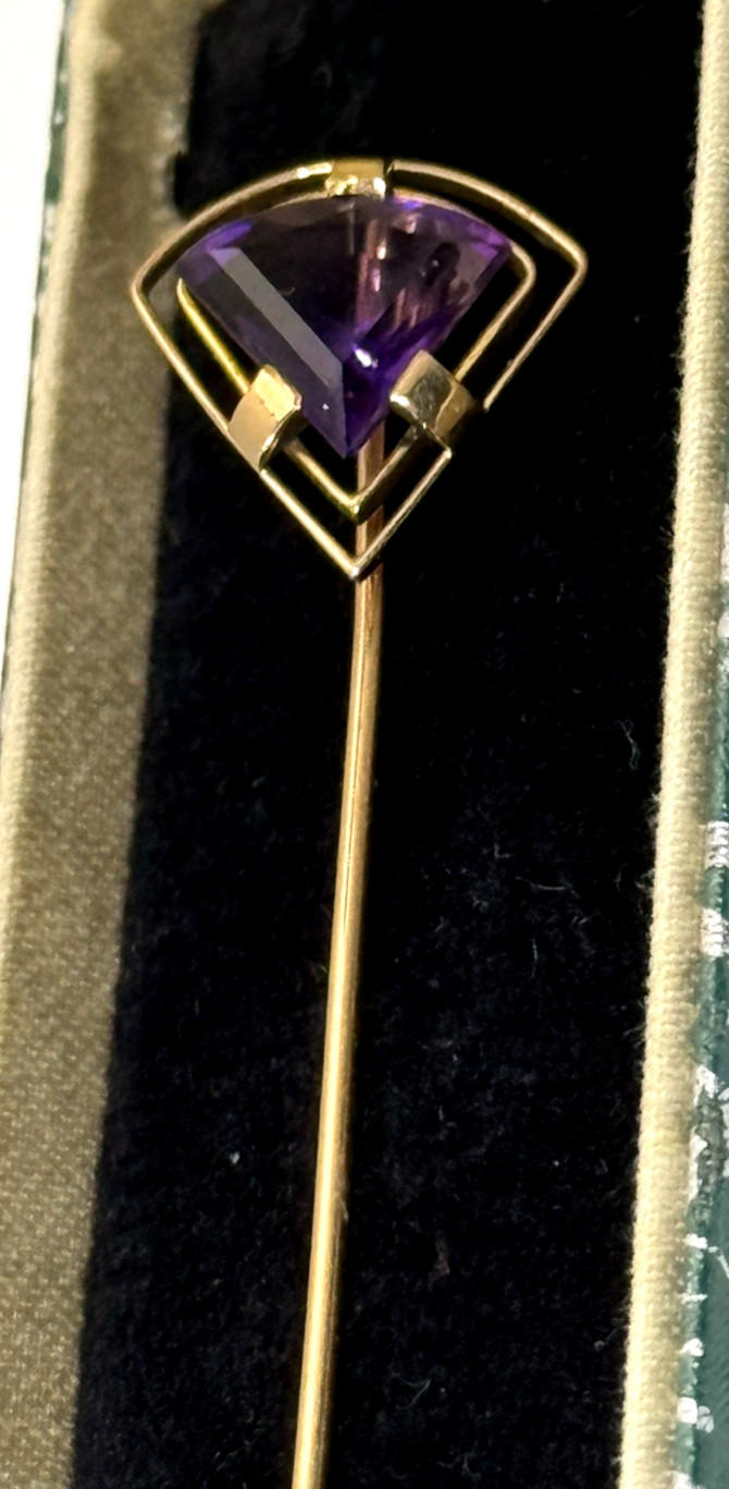 14K Yellow Gold & Trillion Cut Amethyst Art Deco Style Stick Pin