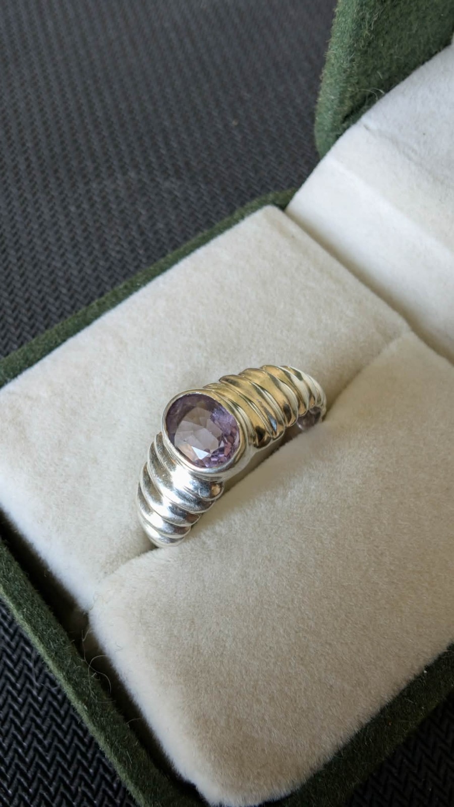 Vintage Silver Unlimited SU 925 Sterling Silver Ribbed Shrimp Ring Oval Amethyst