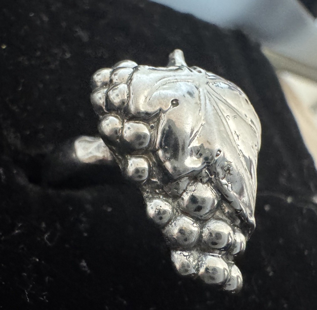 Vintage Grape Cluster Leaf Ring Silver-Tone – Statement