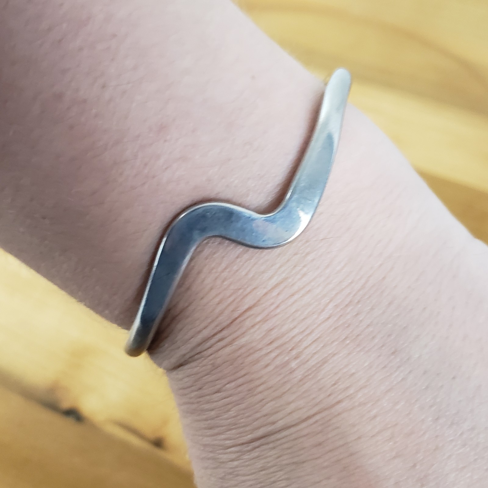 Zig Zag Cuff Bracelet Modernist Silver Tone Sleek 6.5″ Abstract Wave