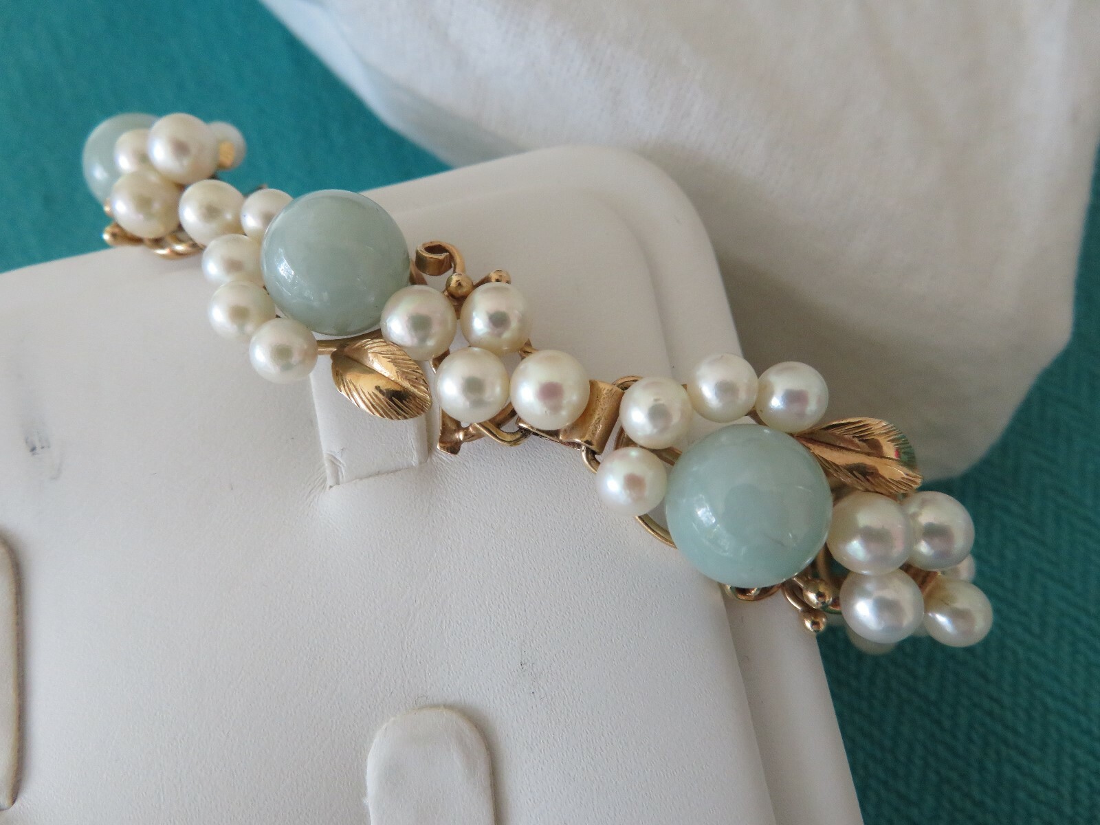VINTAGE MING’S 14K GOLD 11 MM JADE & 5-6 MM PEARLS 17 MM WIDE BRACELET 7 1/4″