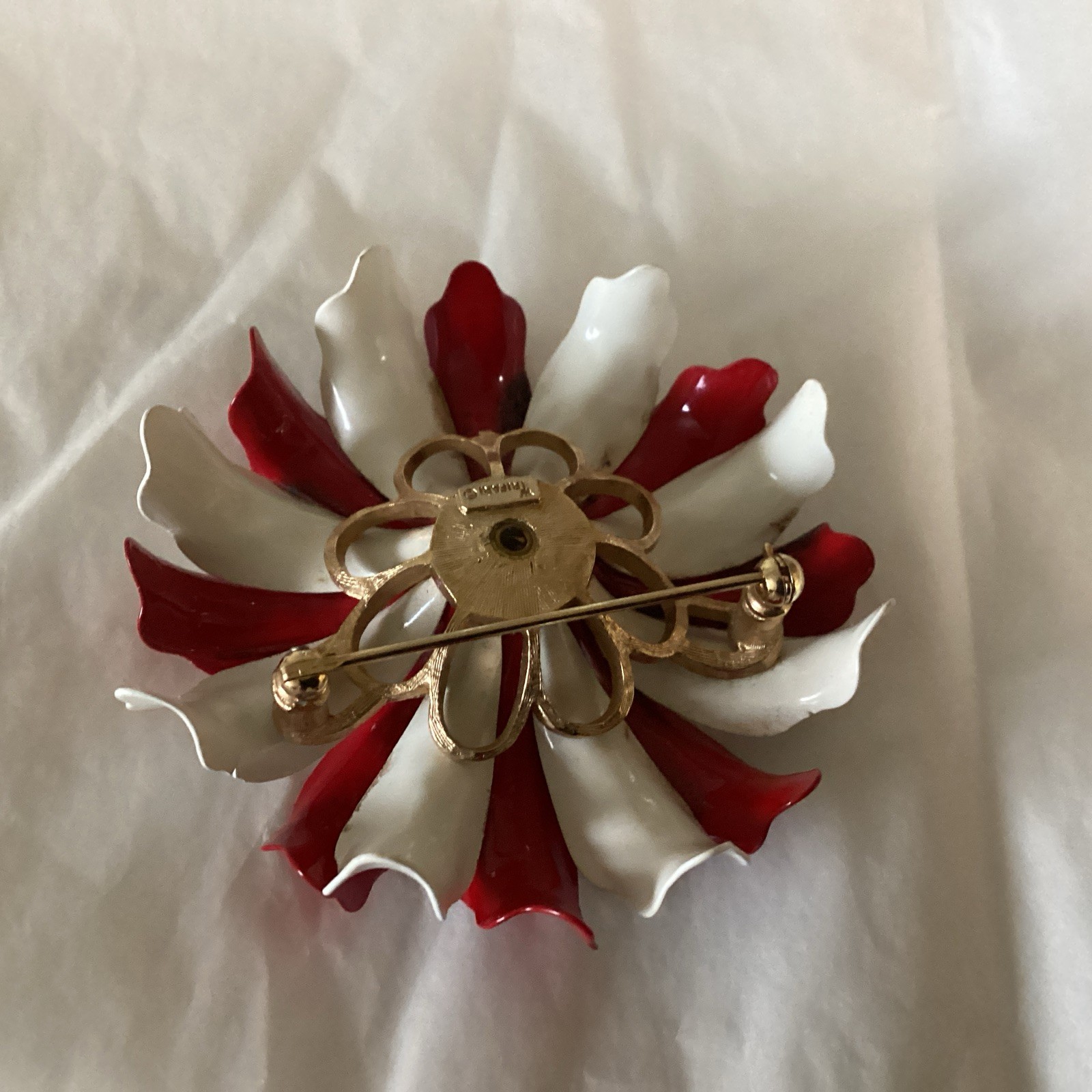 Vtg CROWN TRIFARI Signed Red White Enamel Flower Brooch 3D 2 1/4″ Across