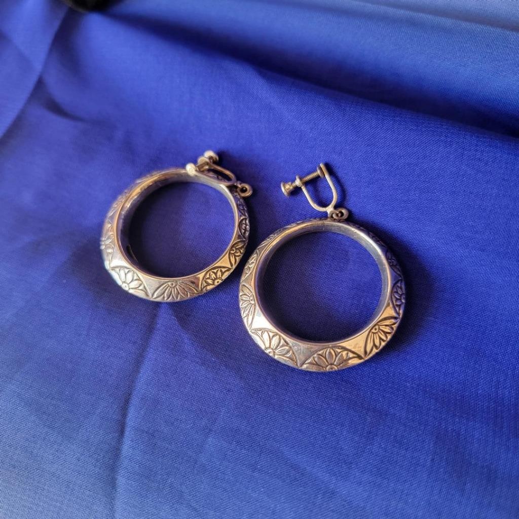 Pair Vintage Sterling Silver Flower Etched Screw On Hoop Earrings 14.86 grams