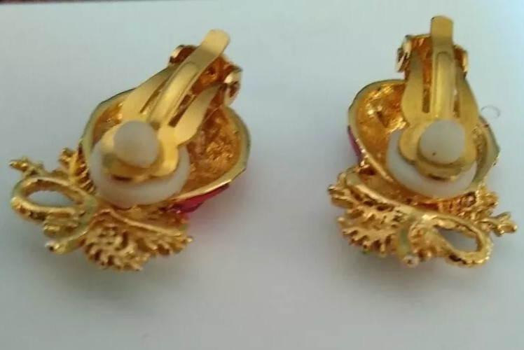 Vtg Christmas Earrings ornaments Gold Green Red Enamel Clip On colorful glass