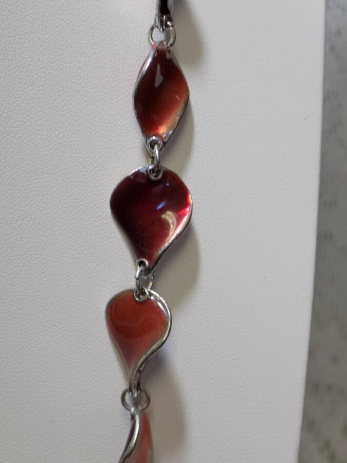 VINTAGE NECKLACE~32″~PINKISH PEACH/BURGUNDY~SILVER TONE~