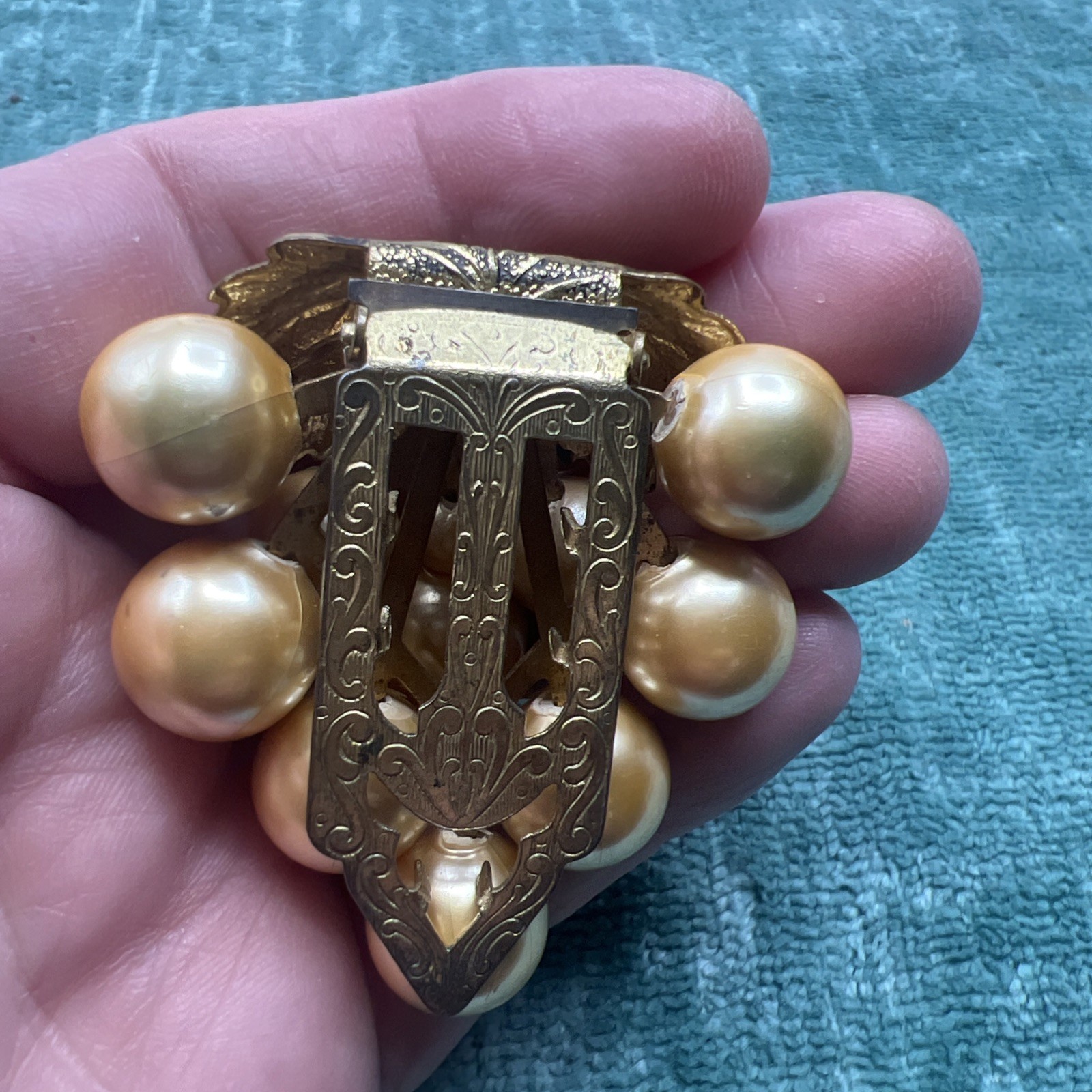 Vintage LARGE 2” Gold Tone Bunch Of Grapes Faux Pearl Antique Dress Scarf Clip