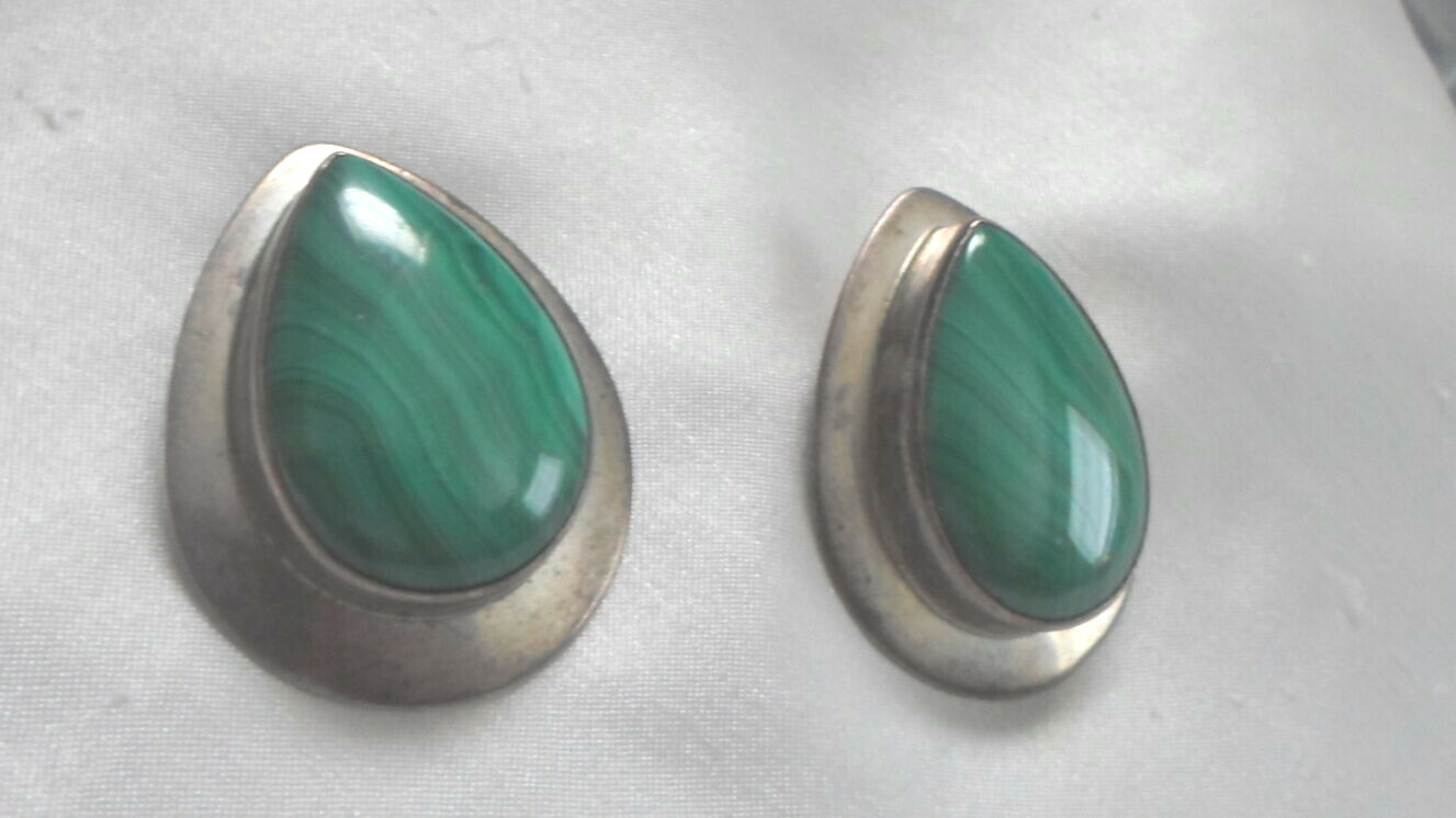 BEN G. CHAVEZ SOUTHWEST NAVAJO ARTISAN STERLING & MALACHITE EARRINGS POST