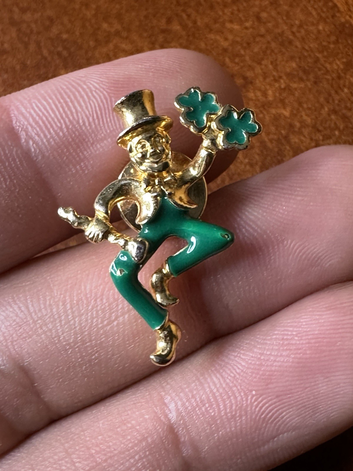 Vtg Avon St Patrick’s Day Pin Gold & Green Color Leprechaun With Shamrock #3A