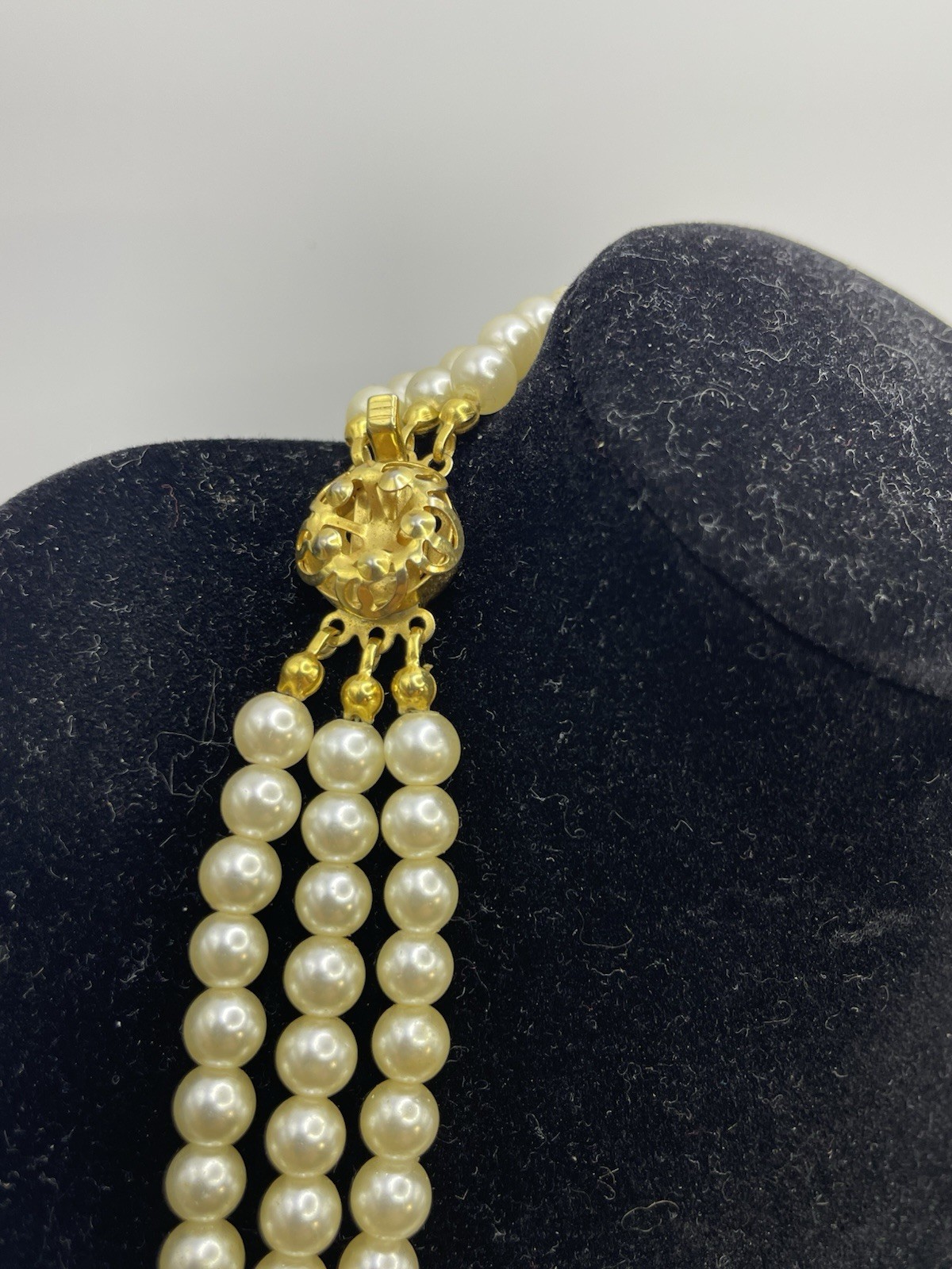 Vintage ivory and coral triple strand pearl necklace with gold tone clasp 20”