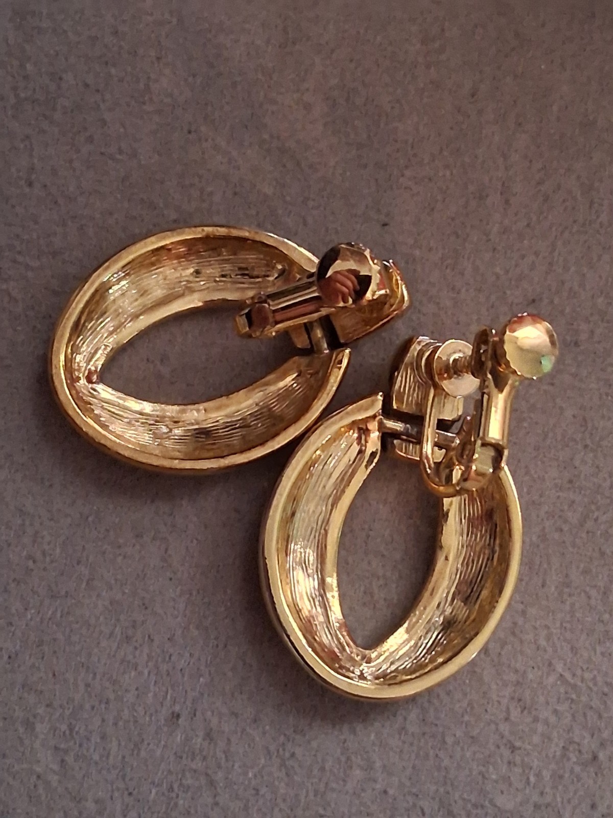 Vintage triple ridge loop door-knocker adjustable clip-on earrings, gold-tone