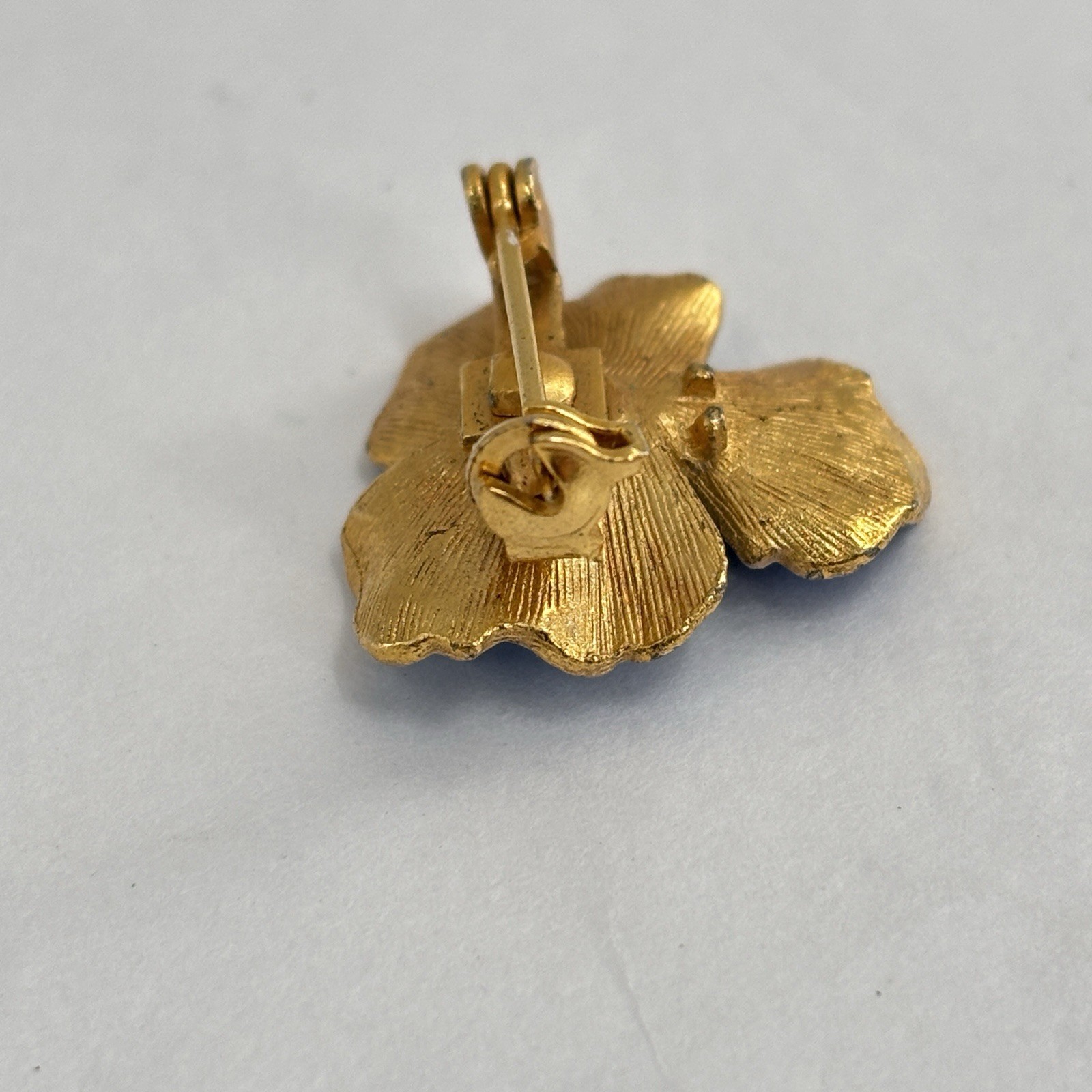 Vtg Blue Enamel Pansy Flower Brooch Faux Pearl Center Gold Tone Floral Pin