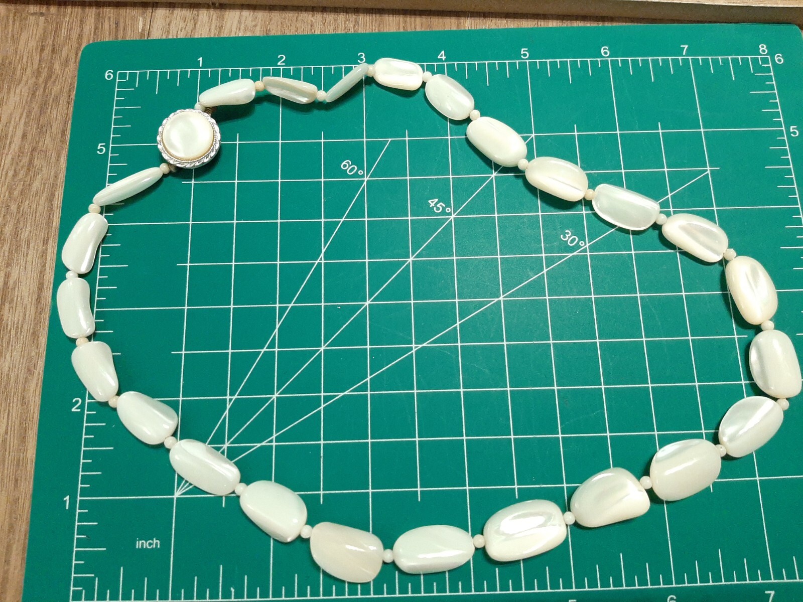 VINTAGE MOTHER OF PEARL FLAT BEADED NECKLACE Japan 21″ ( Box Tab Clasp)
