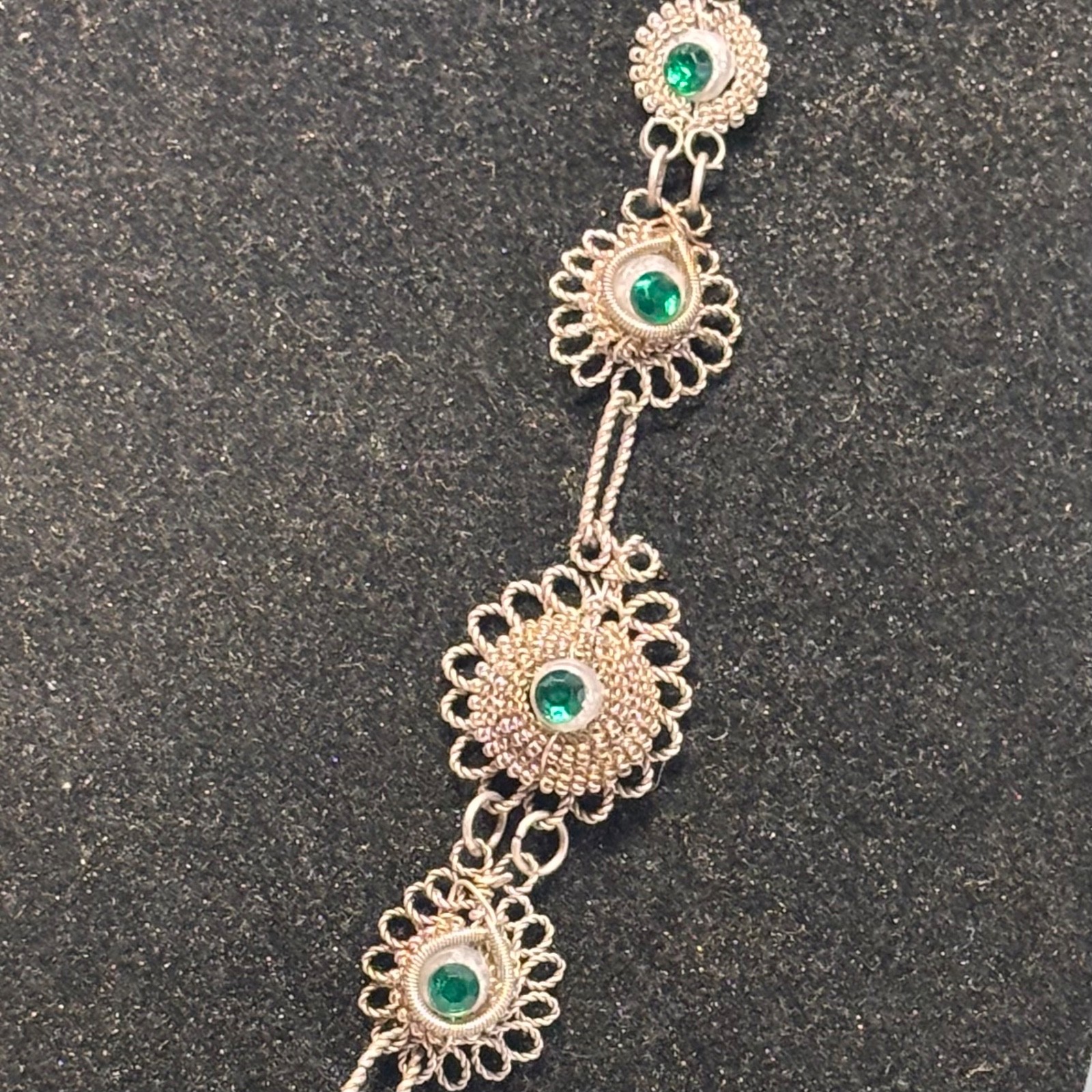 NECKLACE vintage green glass faux gem silvertone metal filagree hook clasp 20″
