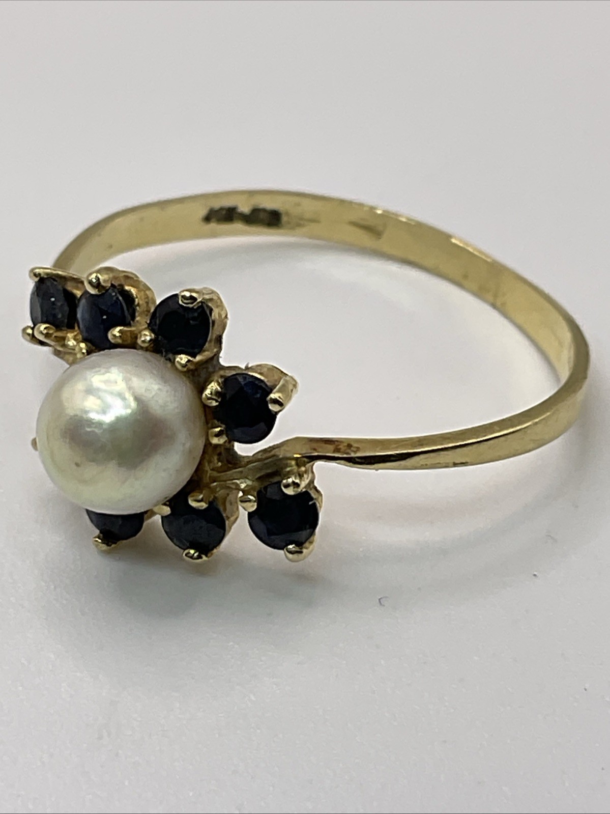 VINTAGE HANDMADE Solid 14K Yellow Gold White Pearl & Blue Sapphire Ladies Ring