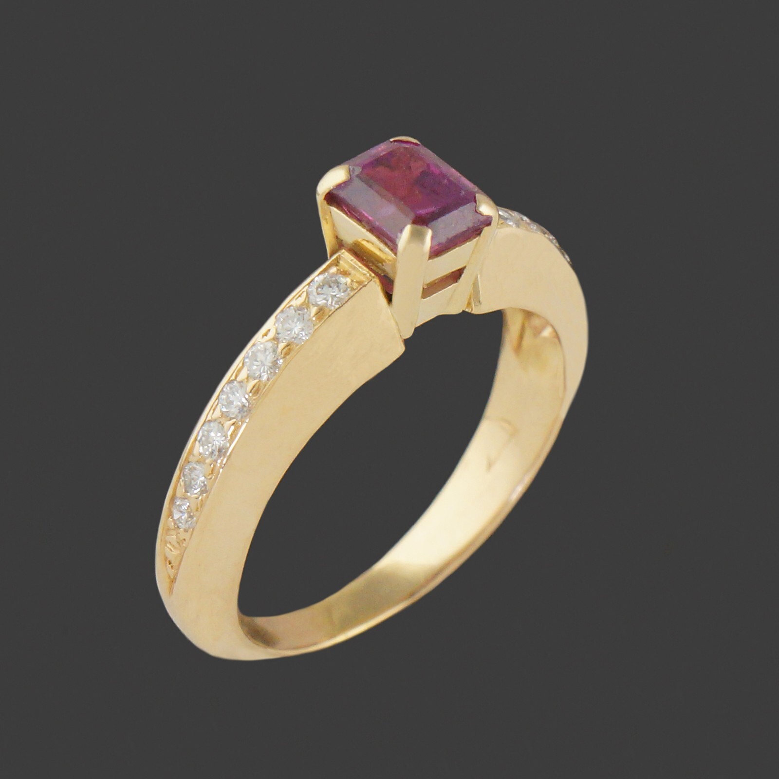 Solid 18K Yellow Gold, Pink Sapphire & Pavé Diamond Tapered Estate Ring