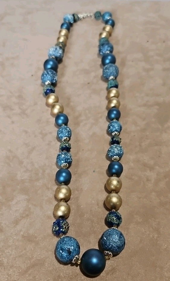VINTAGE BEADED 14.5″ NECKLACE IN BLUES AND GOLD WITH MATCHING CLIP EARRINGS