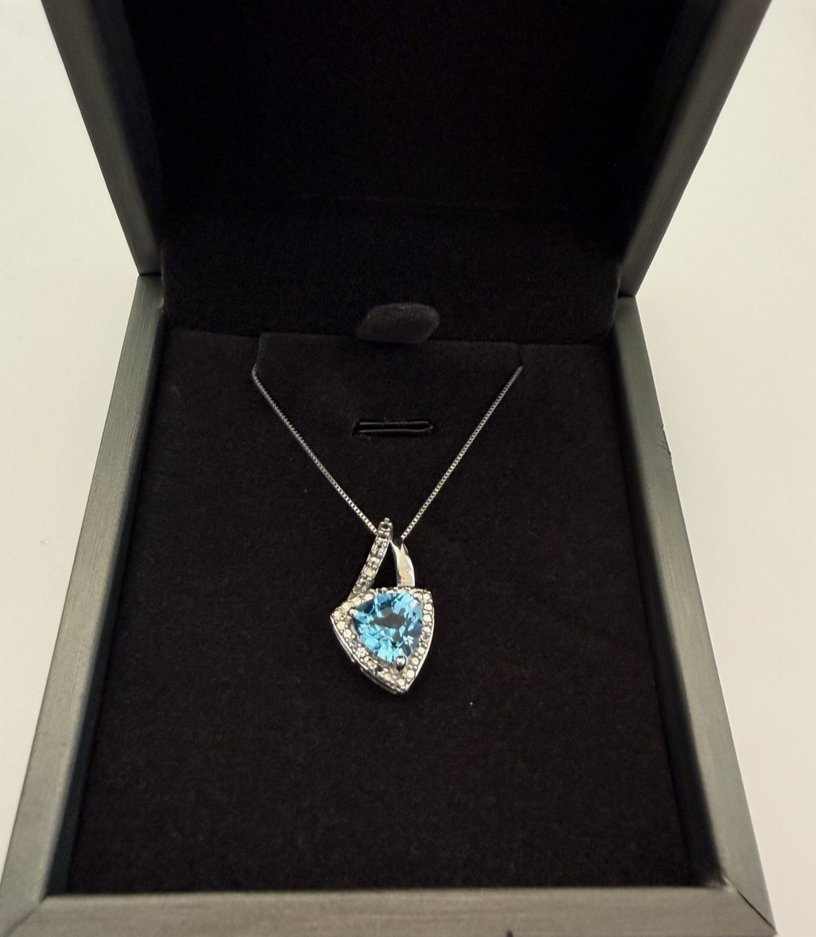 Trillion Cut Blue Topaz Pendant 8 x 8mm and Necklace 18″ Sterling Silver 925 NIB