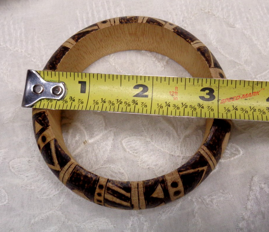Vtg Estate Jewelry ~ 1″ Width BROWN WOOD Design Bangle Bracelet
