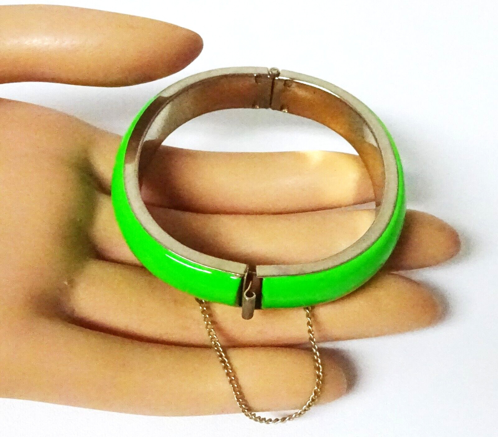 Mod Vintage 1960s Hinged Lime Green Enamel Metal Bangle BRACELET
