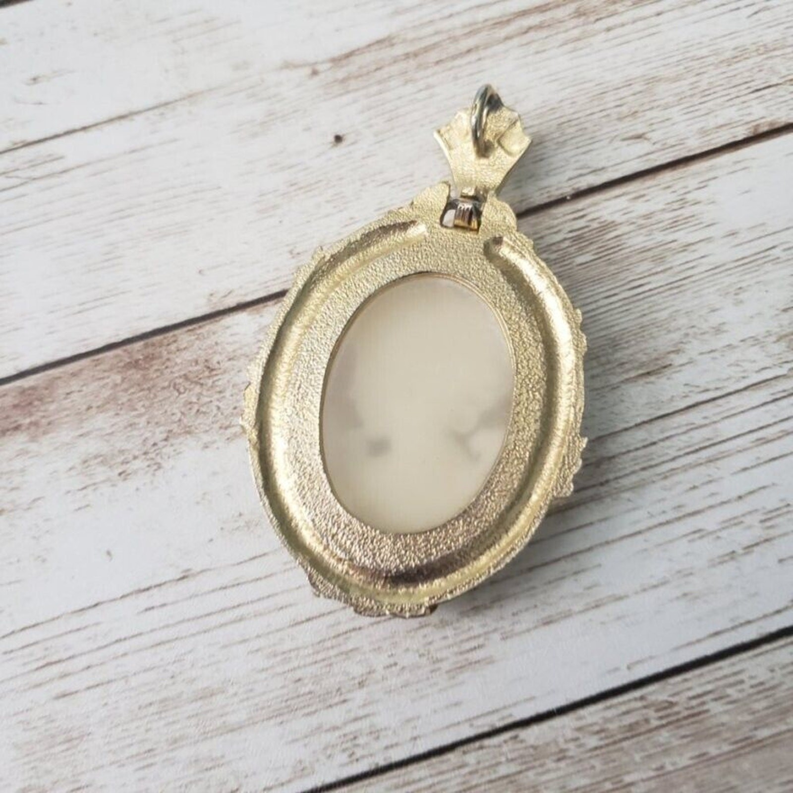Vintage Pendant – Large Cameo Style Gold Tone with Cream (No Chain Included)