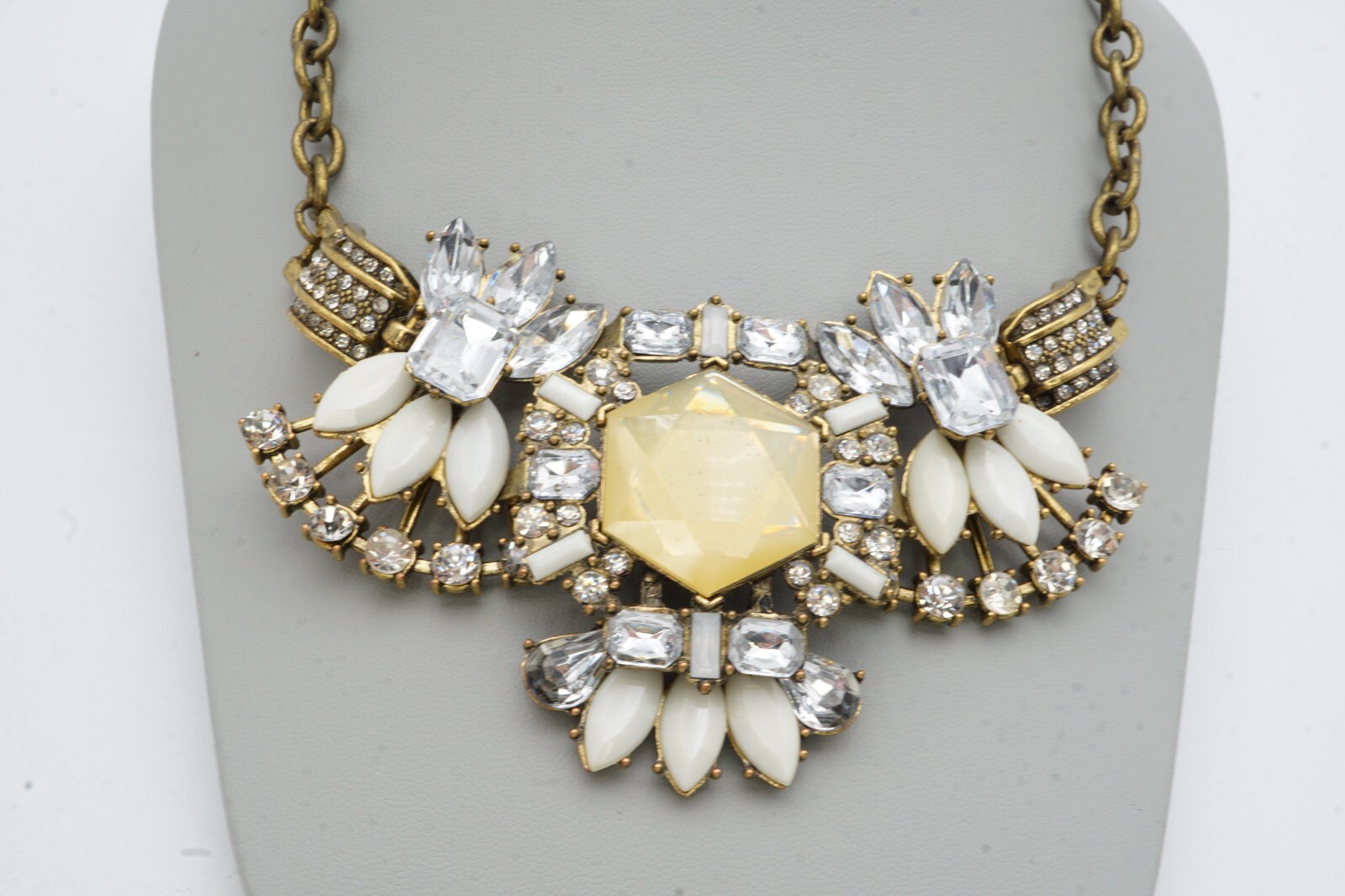 Vintage Necklace Gold Tone Crystal Acrylic 18″ A4