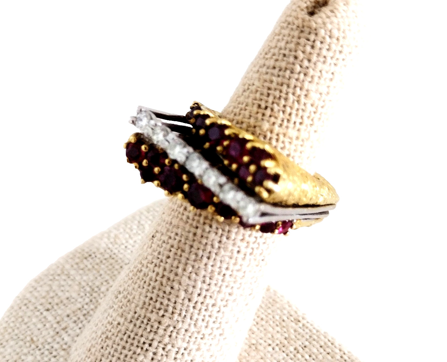 Modernist Ring With Rubies And Diamonds In 18k Yellow Gold