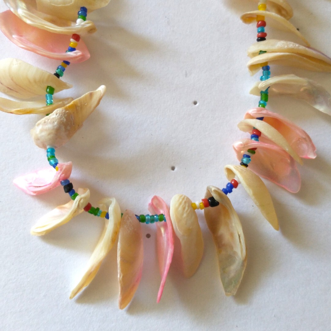 Vtg 90s Seashell Pieces Necklace Shell Mother Of Pearl Beach Coastal Tropical