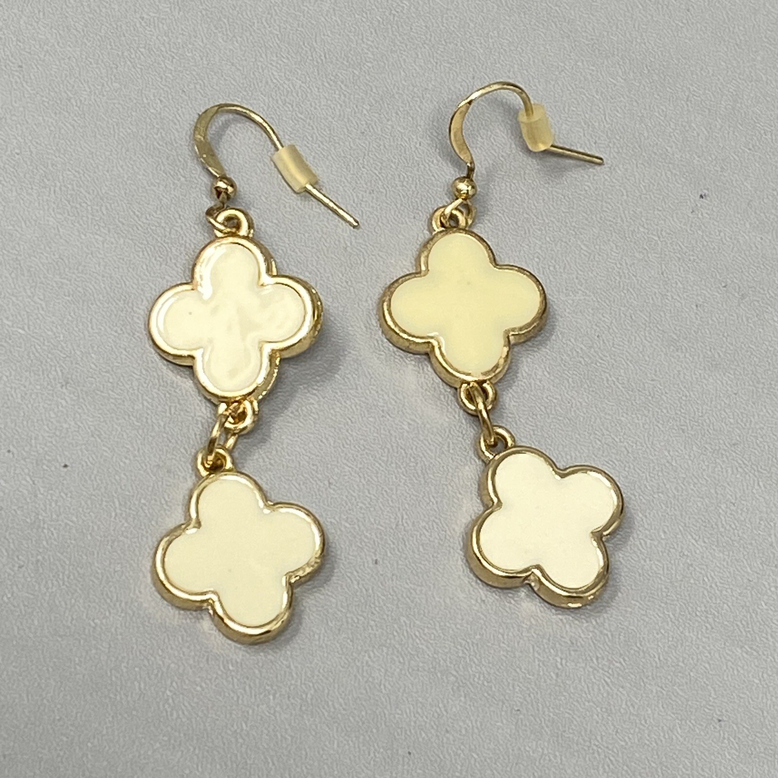 Dangle Drop Earrings Cream Enamel Gold Tone Edged Flower Hook Pierced 2″