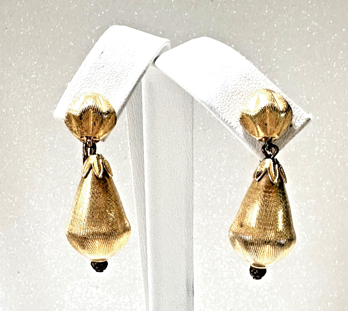 Crown TRIFARI Vintage Brushed Gold Tone Drop Dangle Bead Earrings 1 1/2″