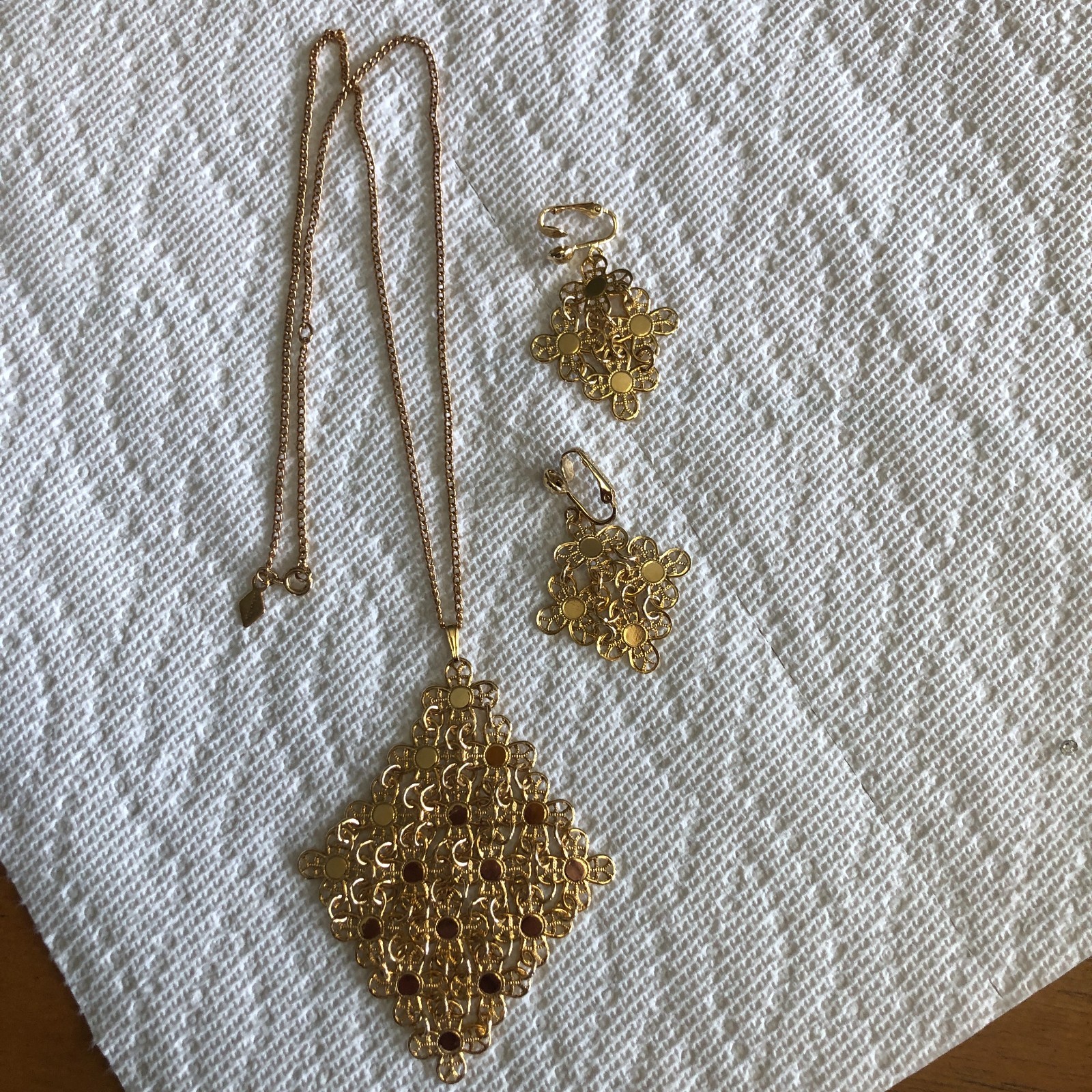 SARAH COVENTRY Necklace and Earring Set “Golden Petals” 1971