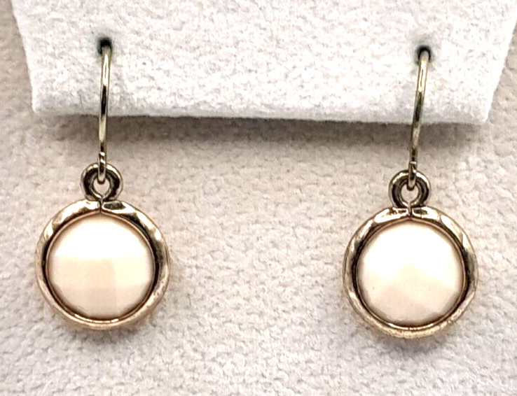 Vintage 1990’s Gold Tone 1″ Classic Dress Creamy Drop/Dangle Earrings Pierced