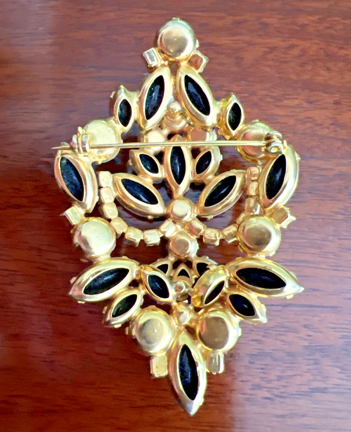 VINTAGE MCM JULIANA BLACK & AURORA BOREALIS RHINESTONE BROOCH 3″ H x 2″ W