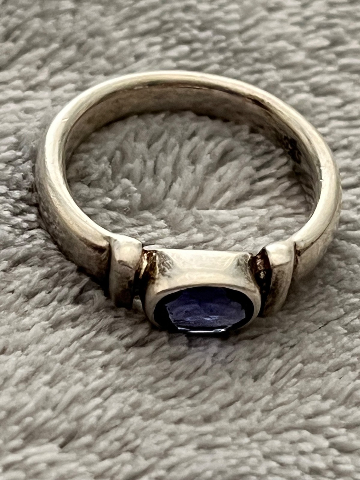 Vintage 925 Sterling Silver Ring Blue Violet Stone