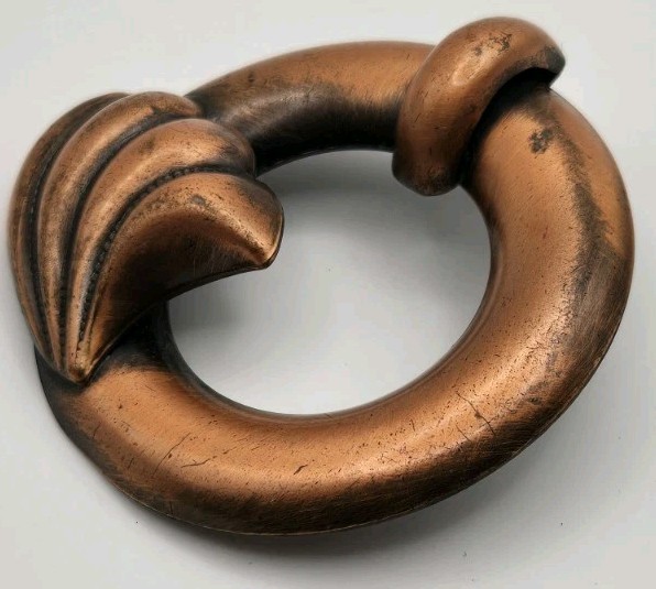 Vintage Copper Brooch / Pin Circle With Shell Design. 12g. Approx 2″ Diameter