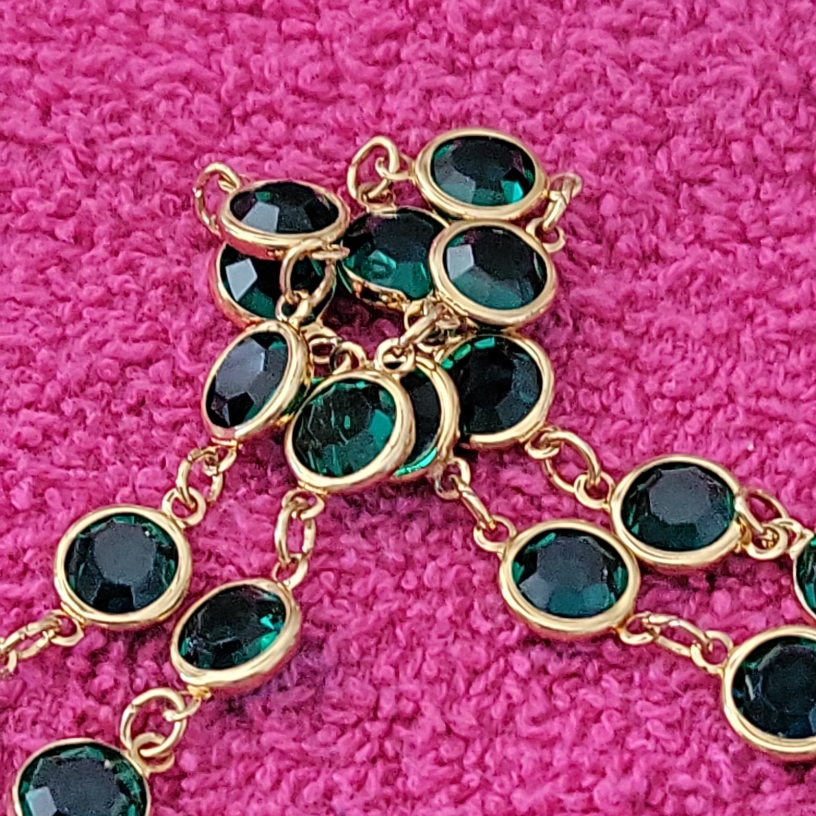 STUNNING, VINTAGE AUSTRIAN USA GREEN CRYSTAL NECKLACE