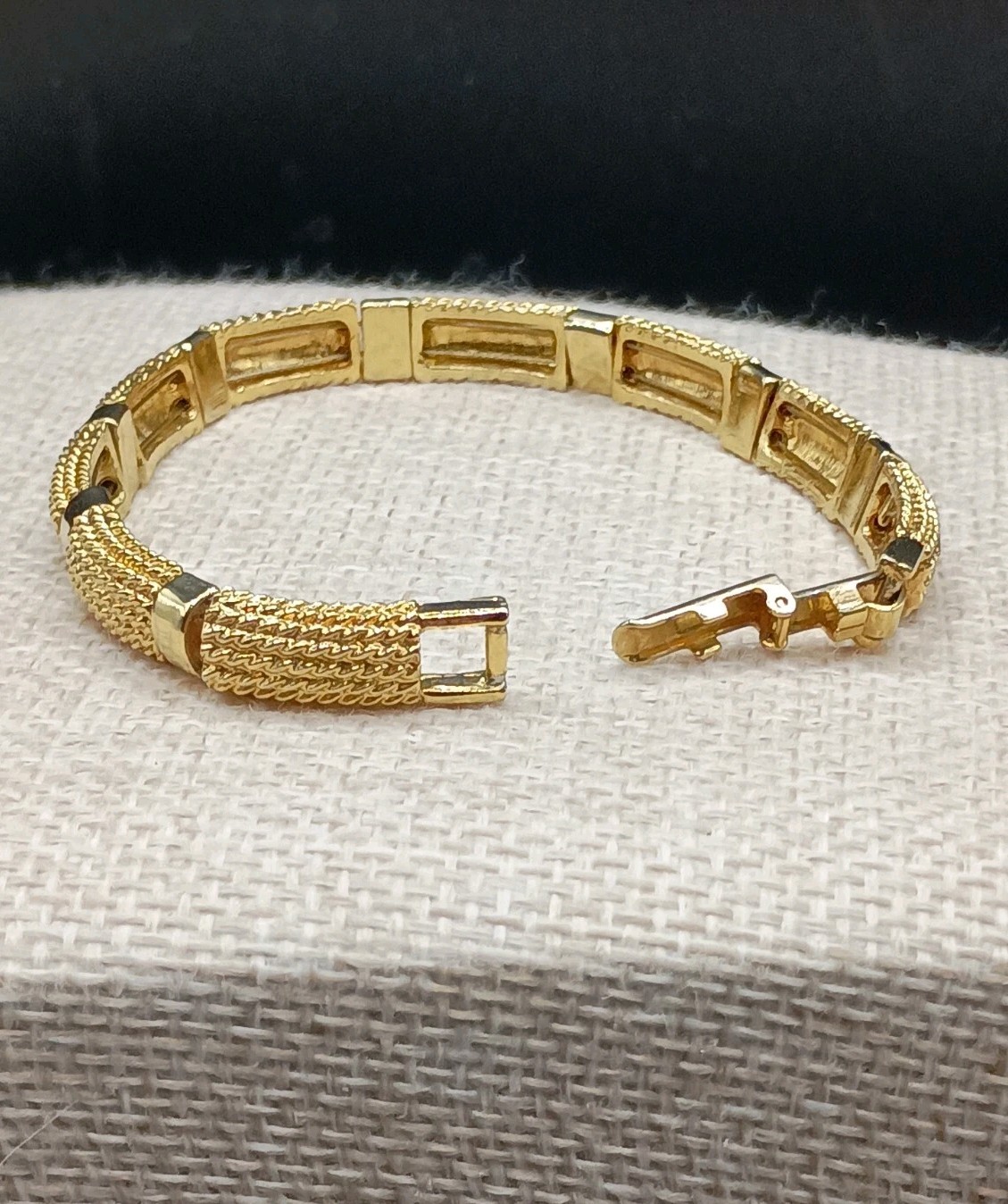 Vintage Napier Gold Tone Mesh Link Bracelet Size 6.75