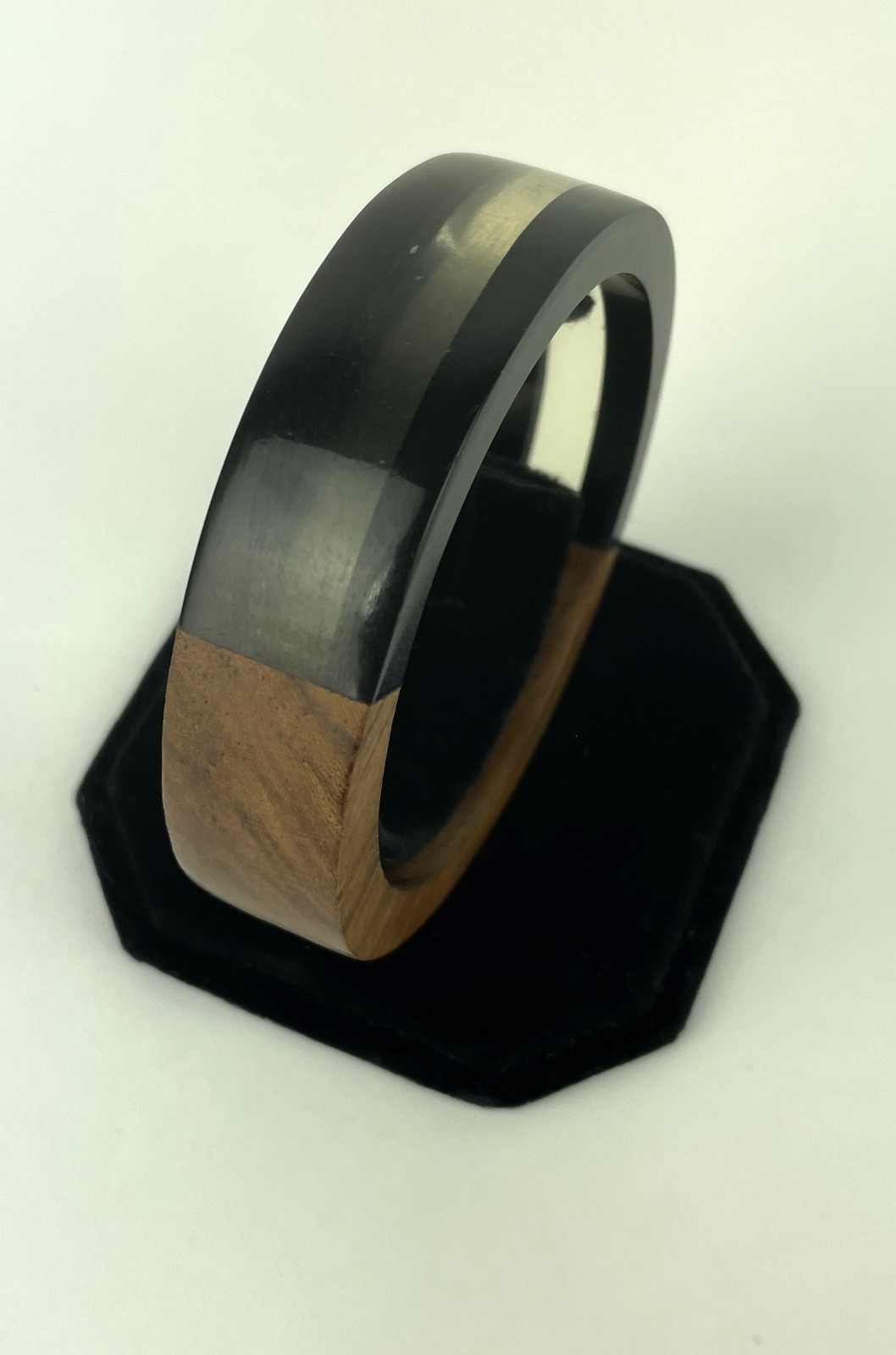 Vintage 1950’s 60s Lucite and Wood Black Clear Bangle Bracelet 10.25″ L