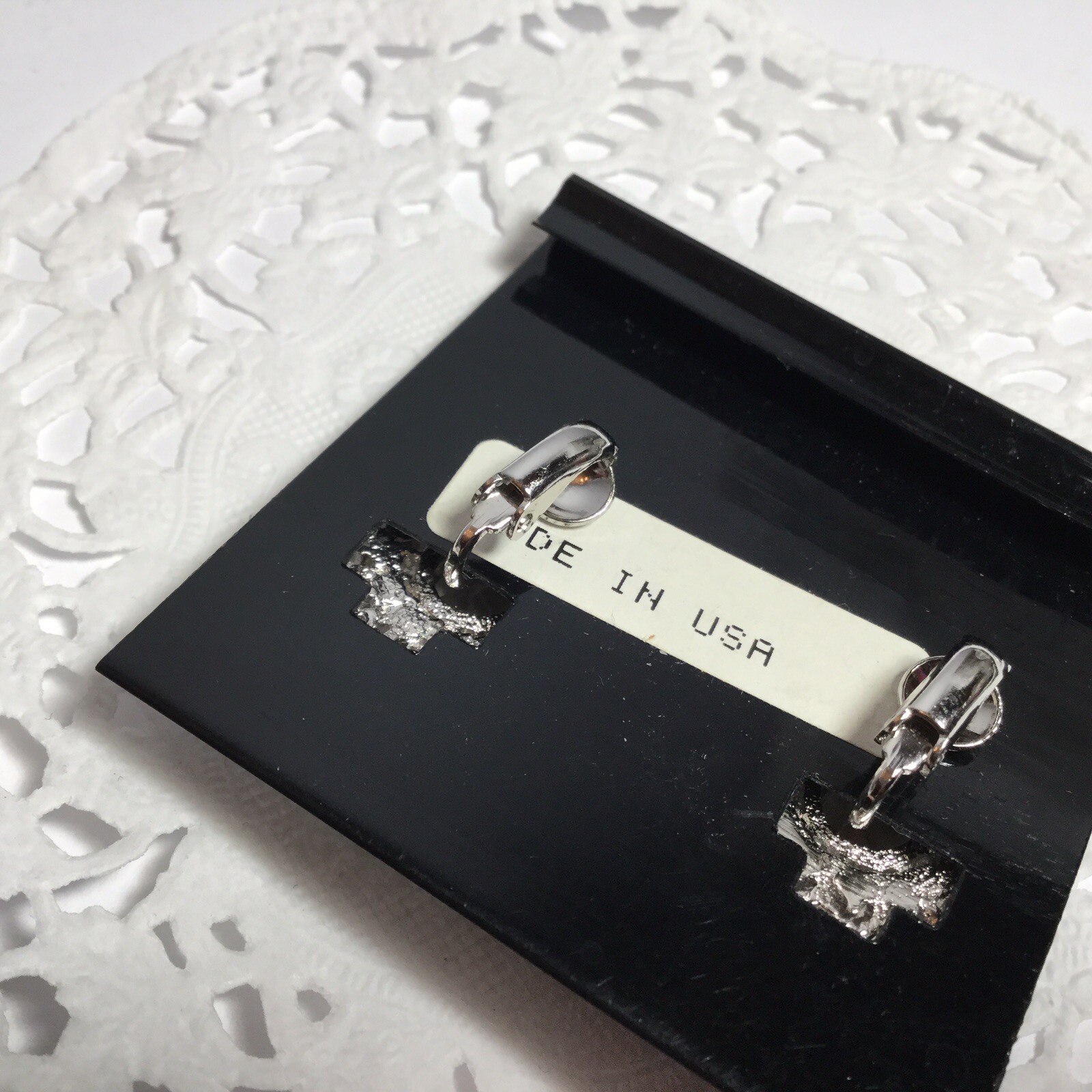 VINTAGE PAIR OF LINDENWOLD FINE JEWELERS CLIP ON EARRINGS RHINESTONE UNWORN USA