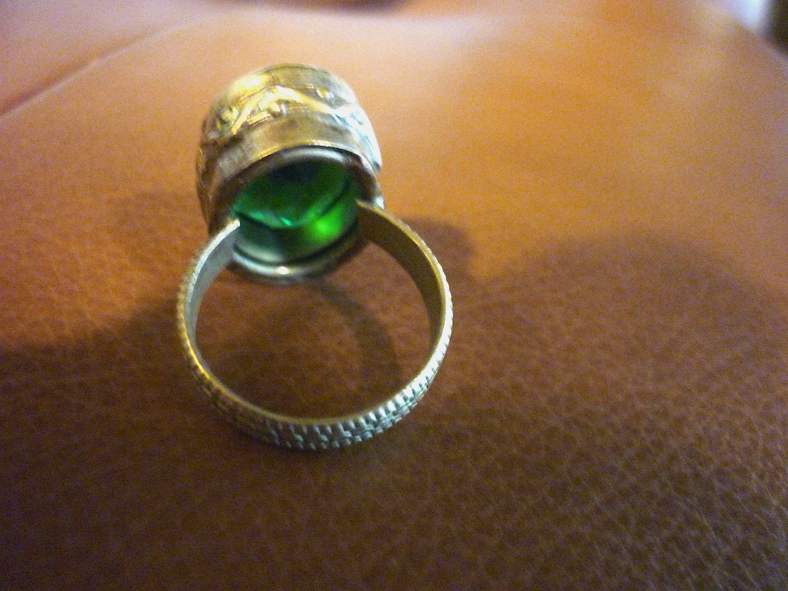 Vtg Silver Washed Brass Bohemian Ring Kelly Green Stone Tall Statement Size 5.25