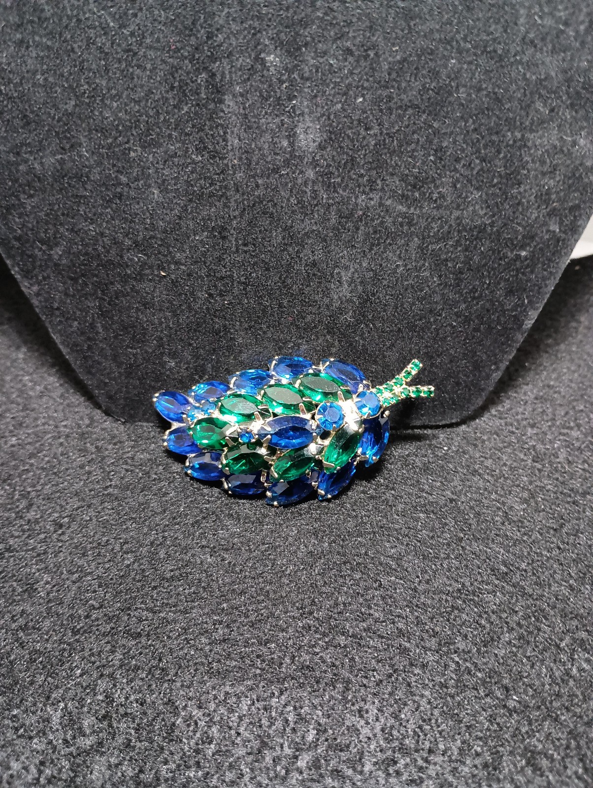 Vintage Emerald Green and Blue Leaf Style Brooch Silver Tone