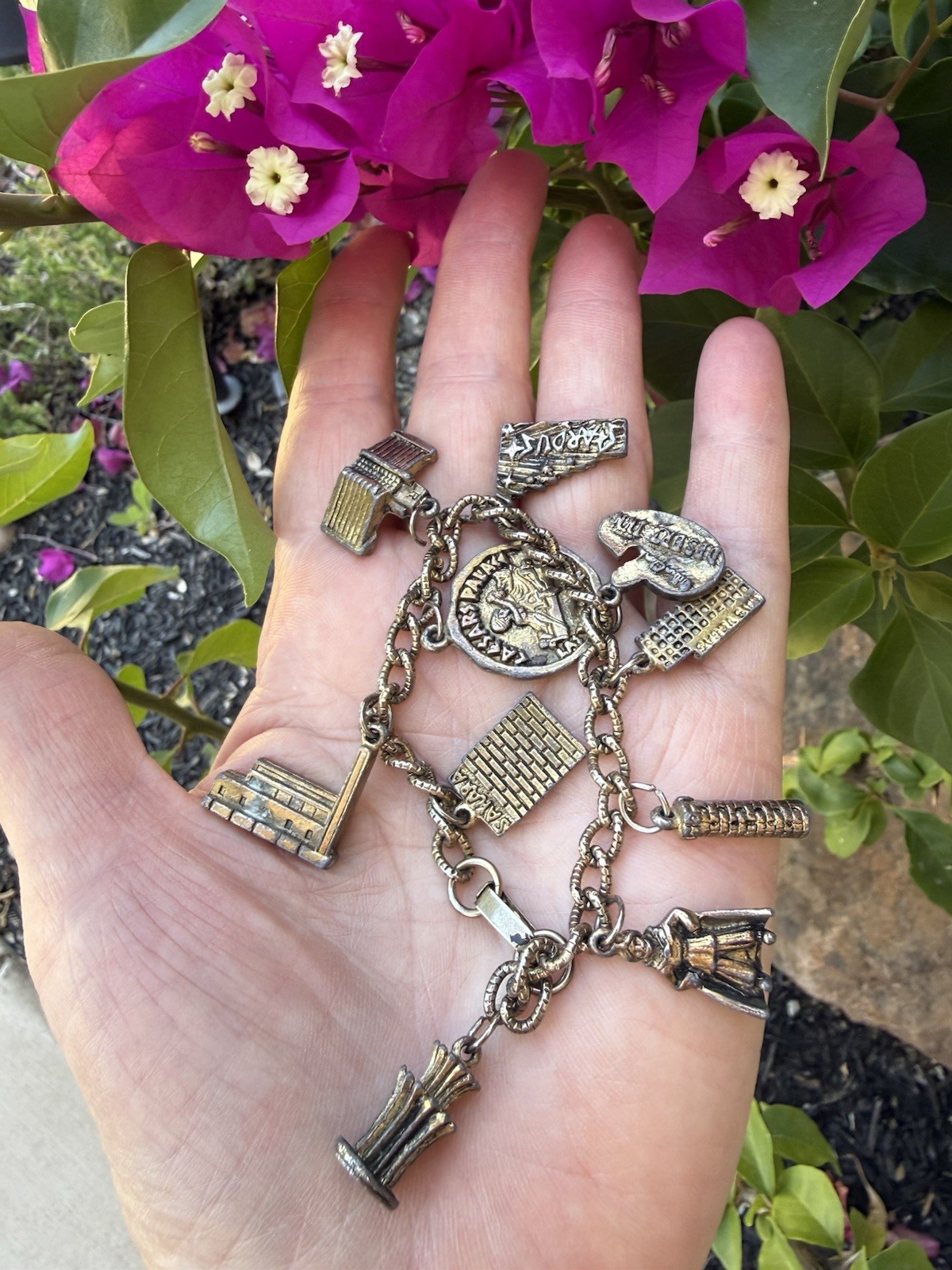 Vintage Las Vegas Casino Hotel Charm Bracelet with 9 Charms Silver Tone 7″ L