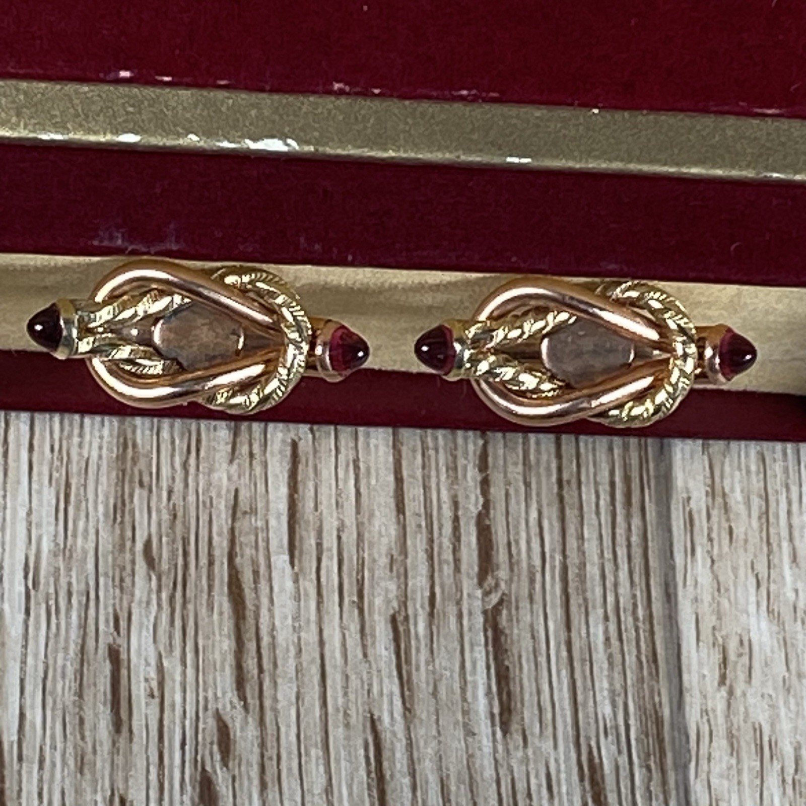 Cuff Links & Tie Clip, Vintage Gold, Red