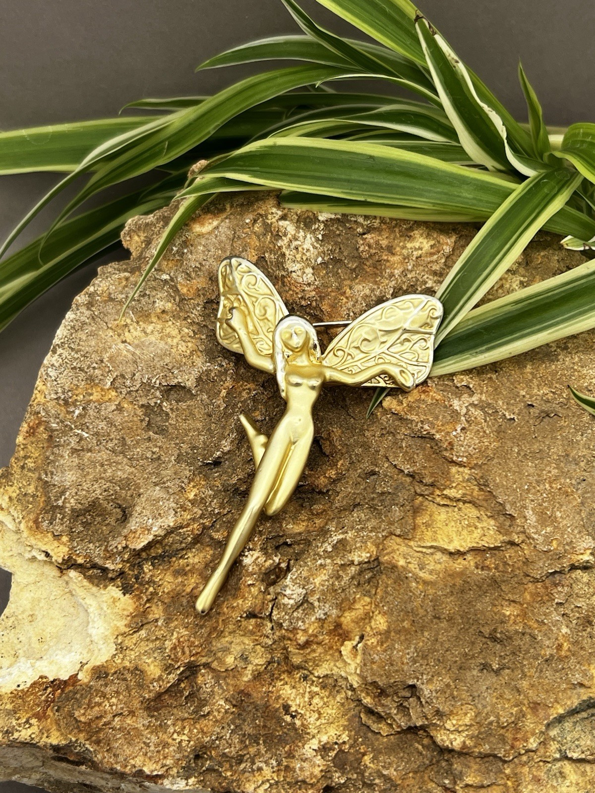 Vintage Fairy Brooch Matte Gold Tone Pixie Pin Whimsical Fantasy Jewelry