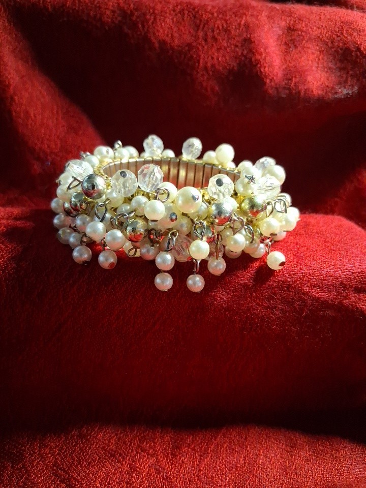 Vintage 80s Bracelet Imitation Pearl Clear Gold Beads Metal Stretch Band Retro