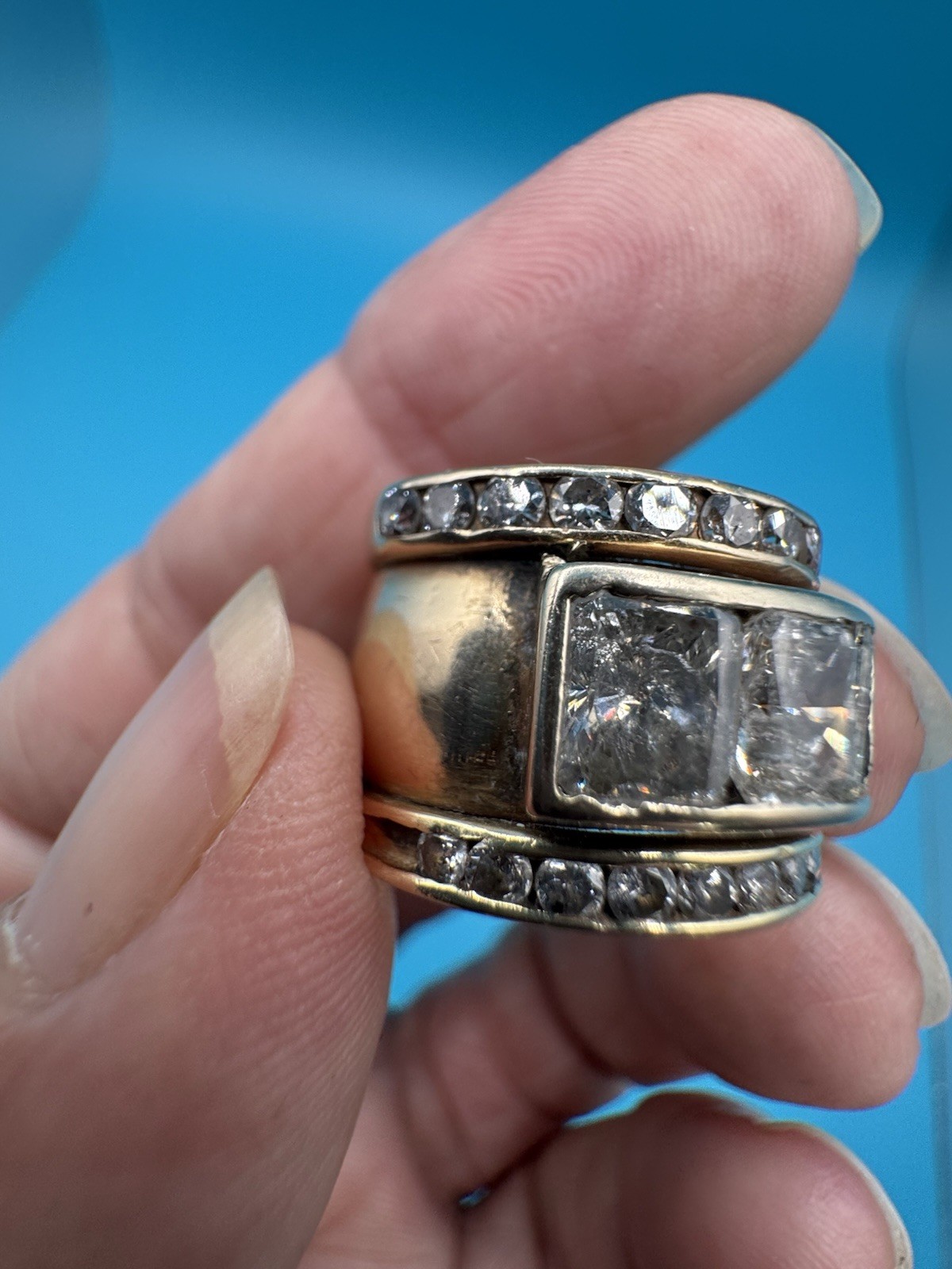 Vintage Estate Wide 14k Gold 3 Stone Diamond 3 Tcw & Two Gaurd 23 Stones Ring