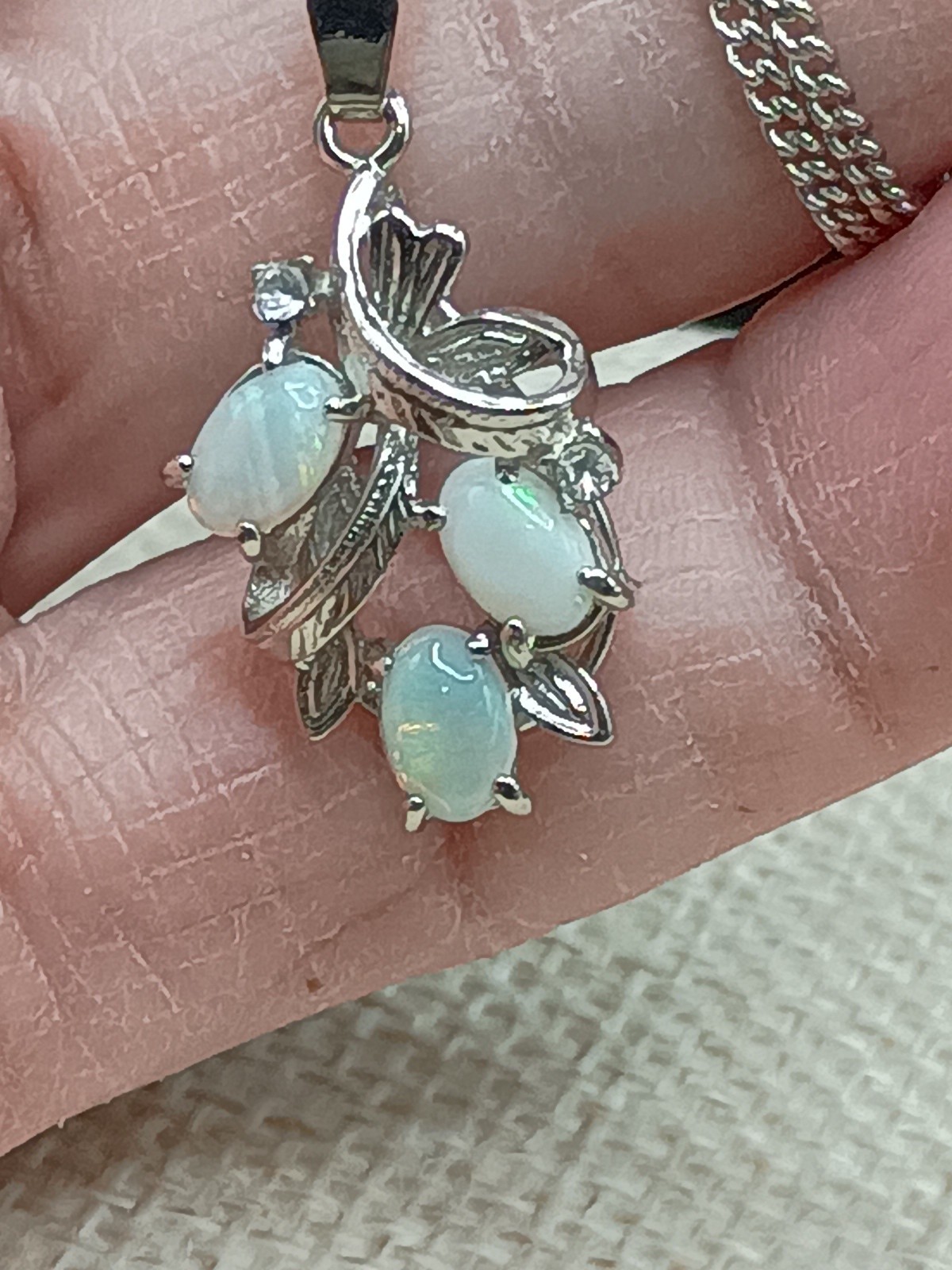 Vintage Opal Rhinestone Pendant Necklace Silver Tone Floral Cluster Vine 19″