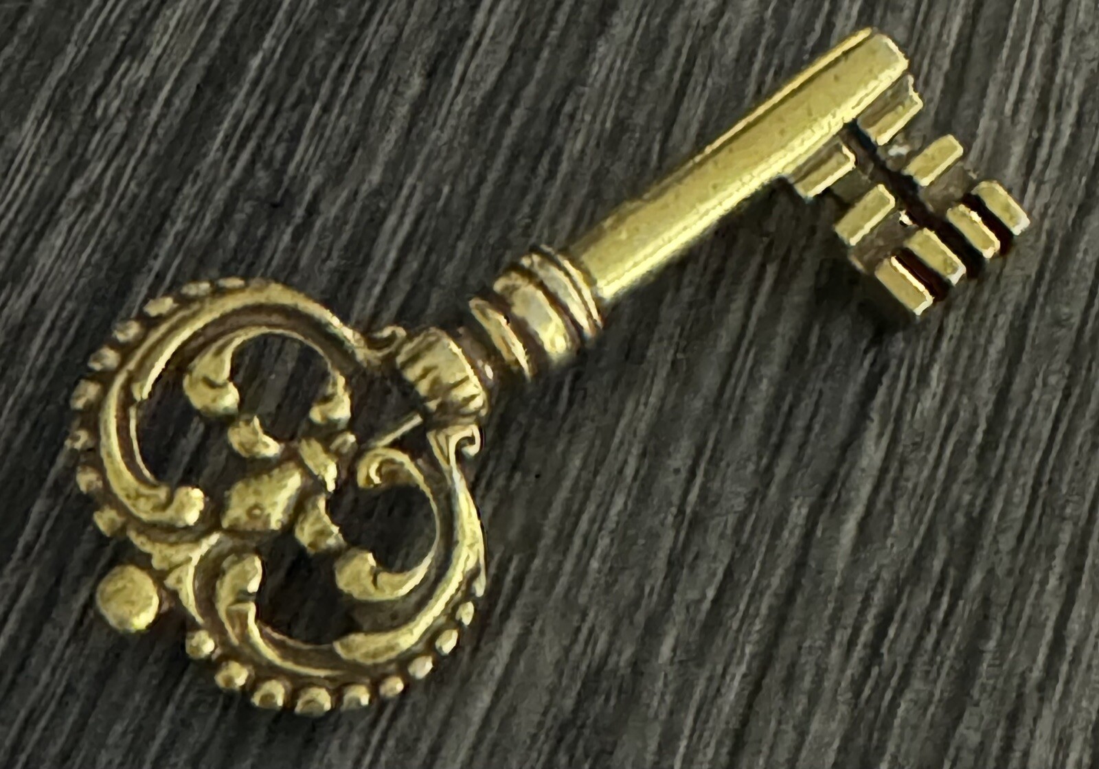 Signed ZENTALL Vintage Gold Tone 3″ Skeleton Key Brooch Pin Jewelry