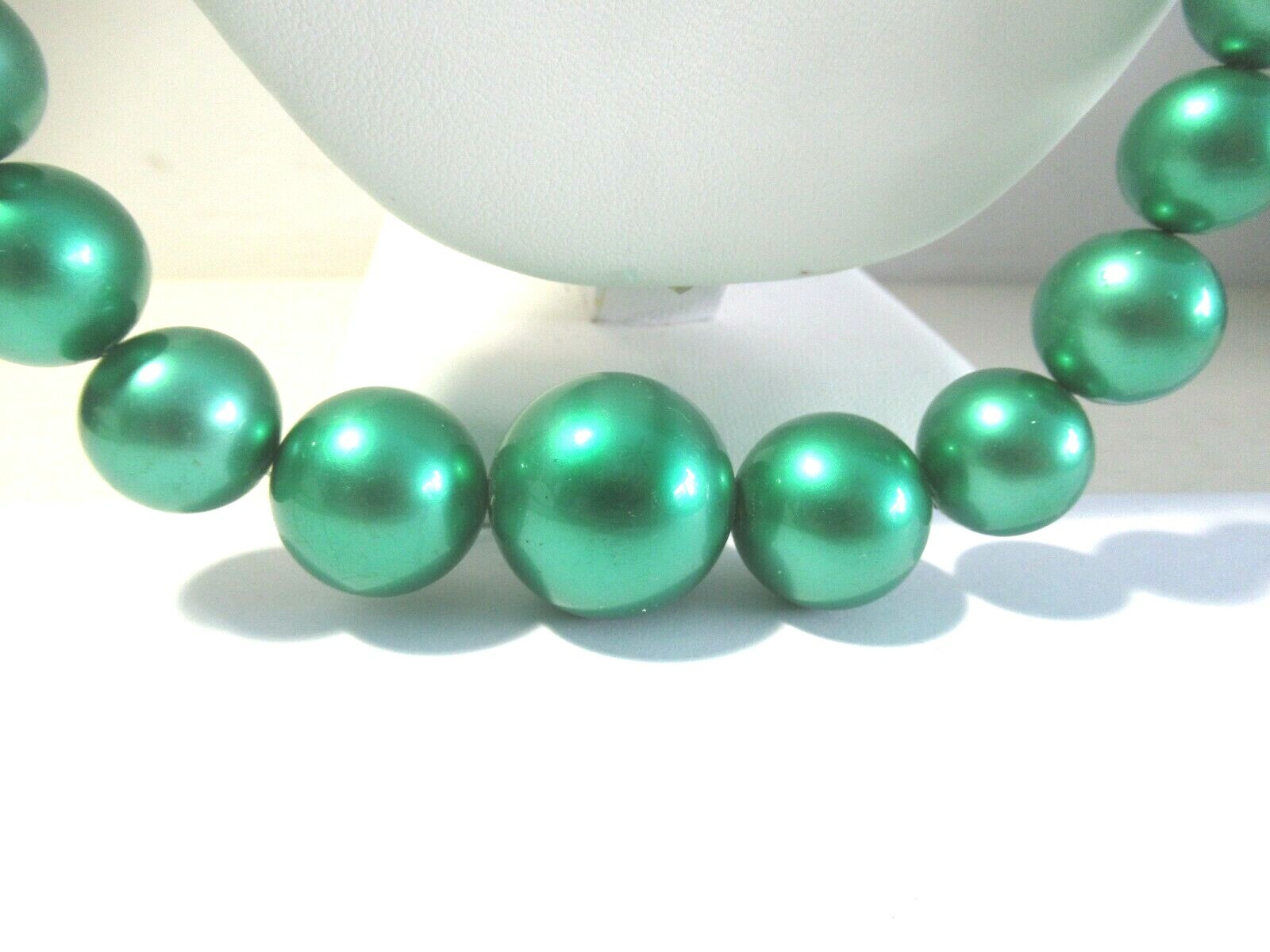 DARK GREEN SATIN COLOR BRUSHED BEADS VINTAGE LUCITE PLASTIC NECKLACE MID CENTURY